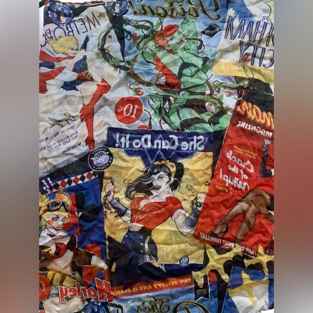 DC Comic Women of the DC Universe Gotham City Infinity Scarf‎